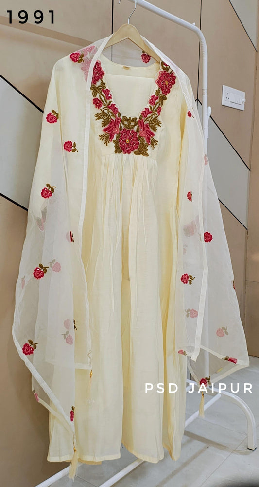 White Glass neck Mul Chanderi Suit