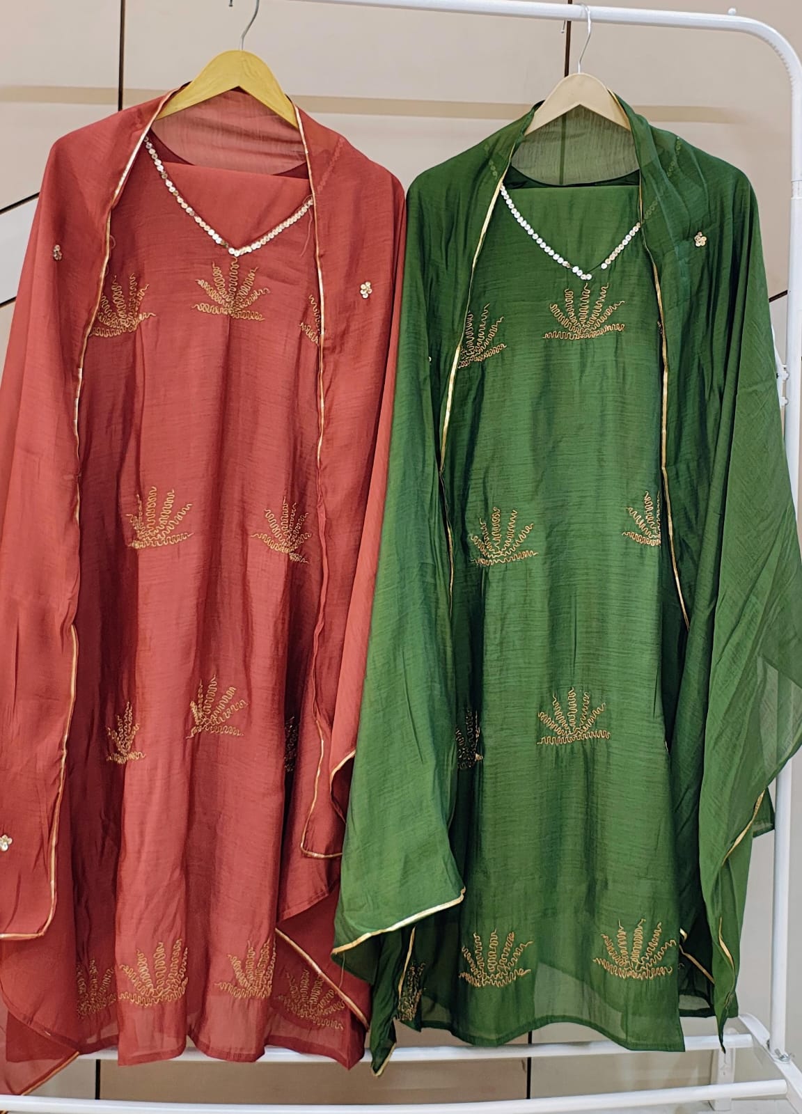 Decent Mul Chanaderi suit