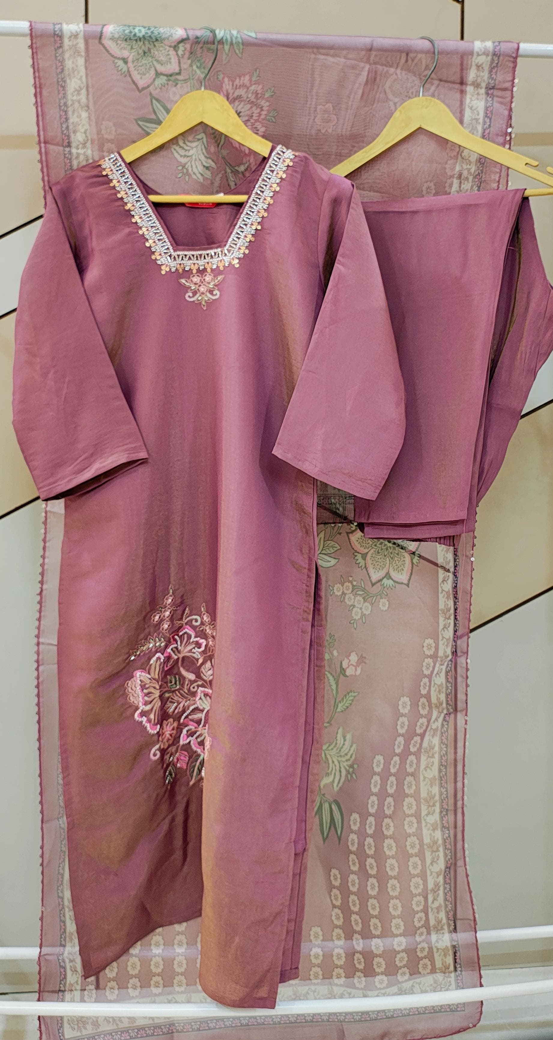 Light Purple glass Neck suit